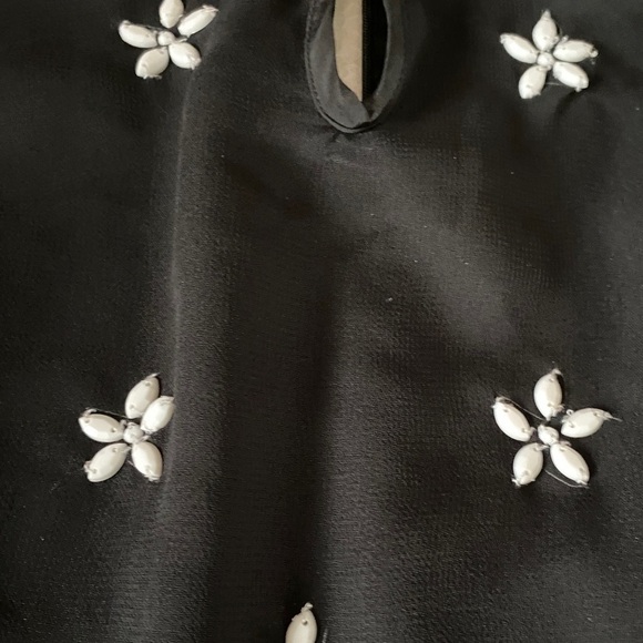 Willow and Clay ruffle black beaded flowers top Sz S NWOT - Picture 8 of 12